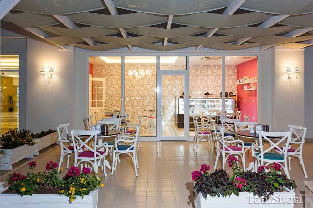 Karmir Hotel Resort & Spa